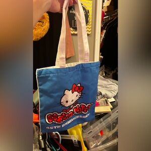 Hello Kitty canvas handbag approx 13 “zipper fun fashion